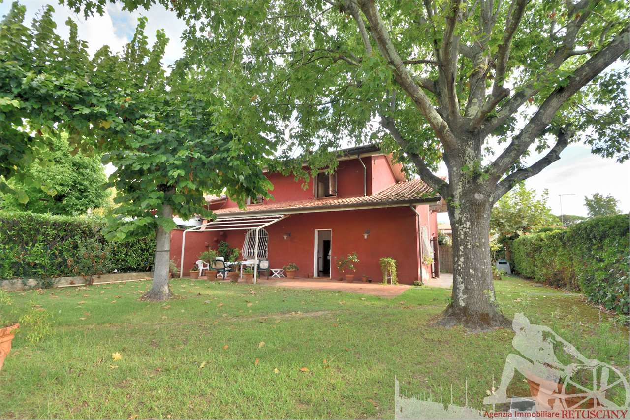 casa indipendente in vendita a Forte dei Marmi in zona Vittoria Apuana