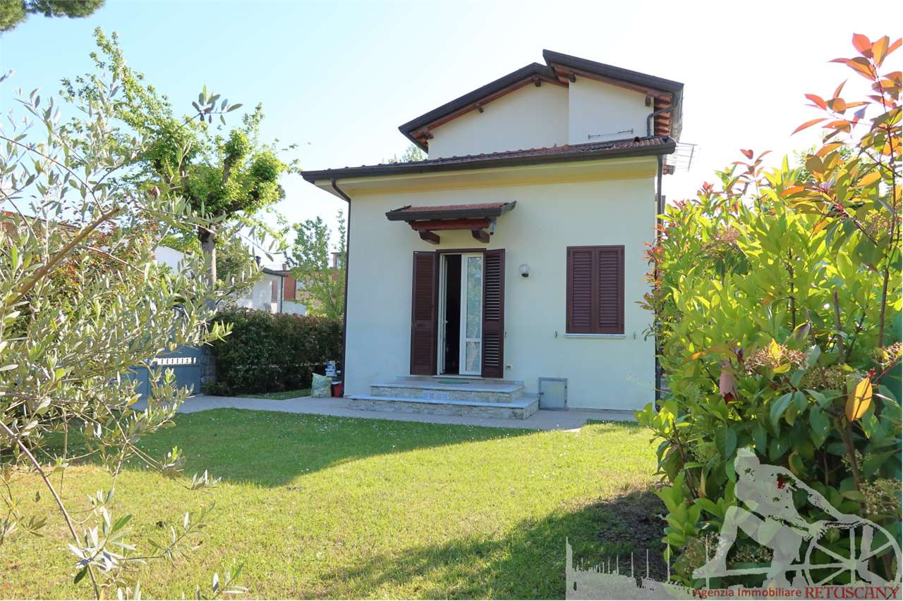 casa indipendente in affitto a Forte dei Marmi in zona Vittoria Apuana