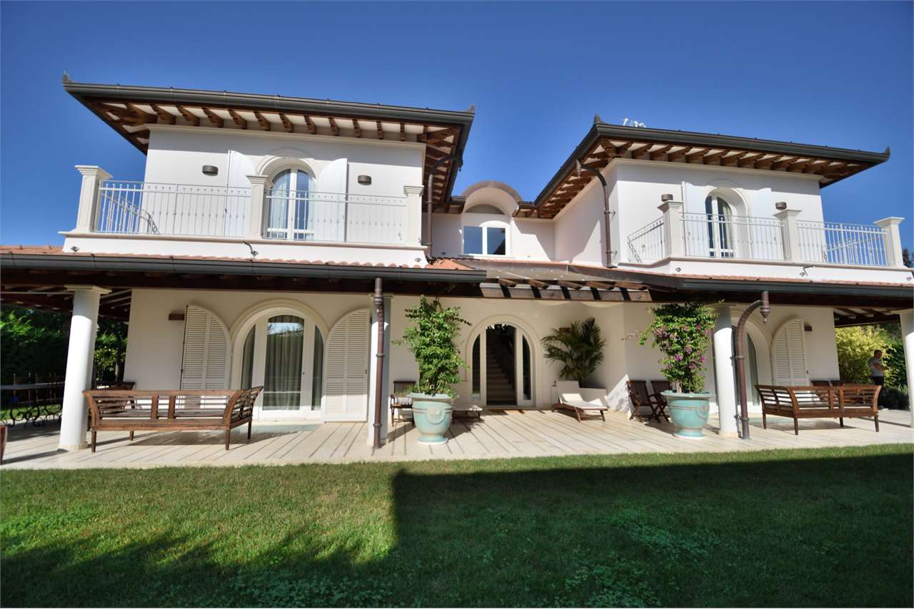 casa indipendente in affitto a Forte dei Marmi in zona Vittoria Apuana