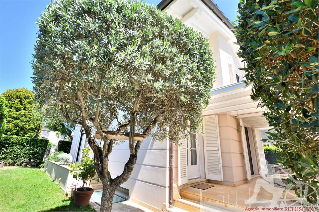casa indipendente in vendita a Pietrasanta in zona Crociale