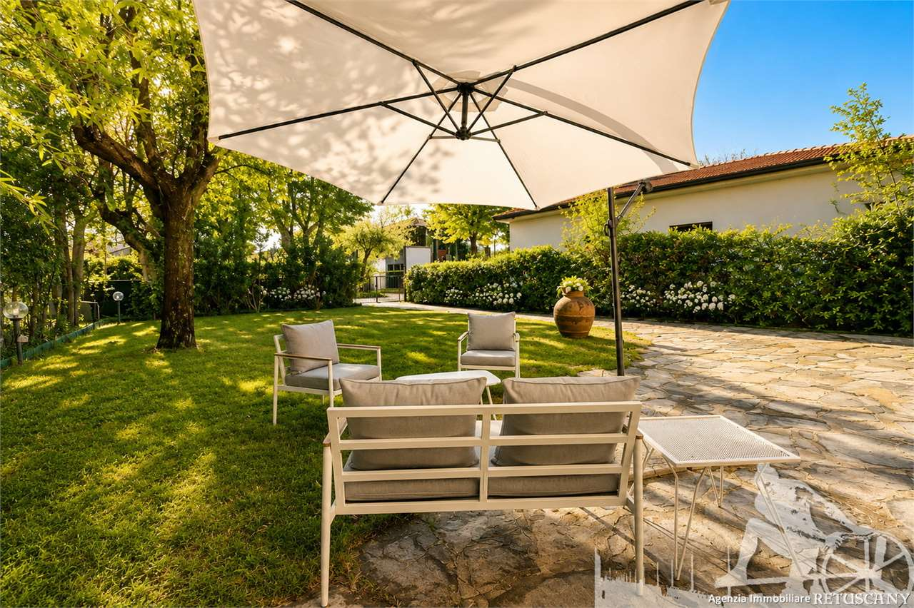 casa indipendente in vendita a Forte dei Marmi in zona Vittoria Apuana