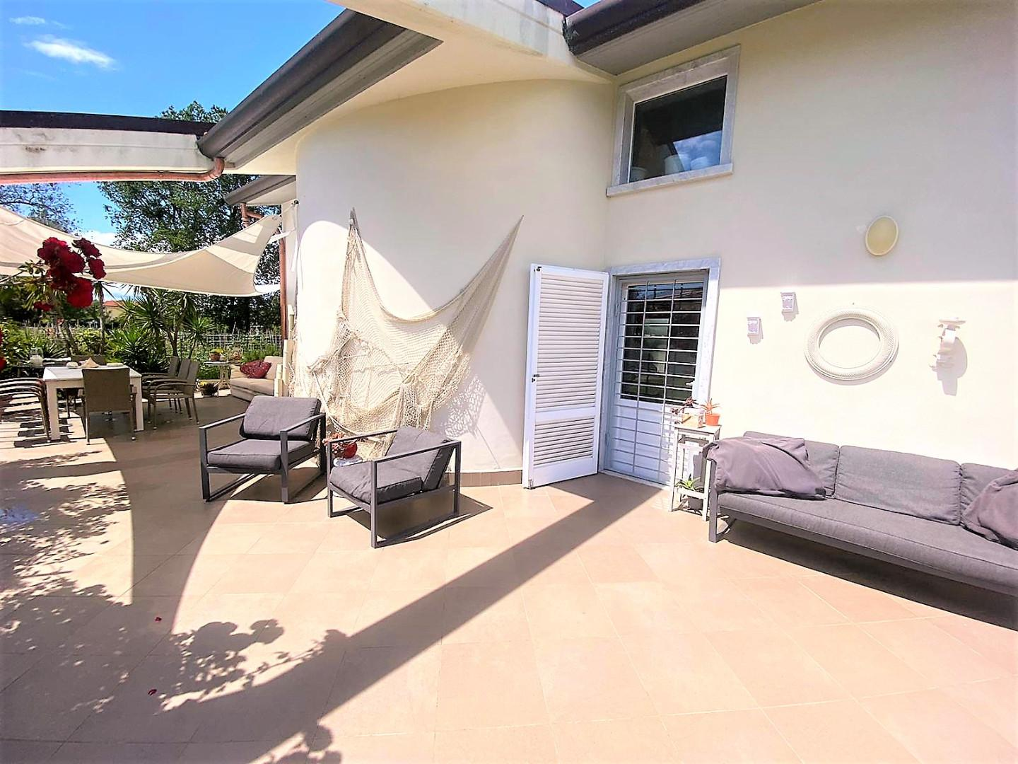 casa indipendente in vendita a Carrara in zona Marina di Carrara
