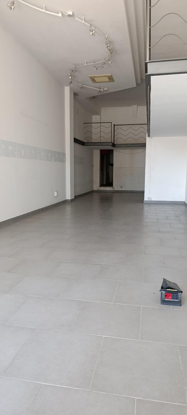 locale commerciale in vendita a Casciana Terme Lari in zona Perignano