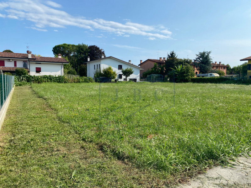 terreno edificabile in vendita a Pravisdomini in zona Frattina
