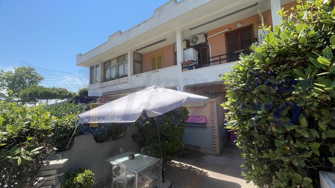 casa indipendente in vendita a Pomezia