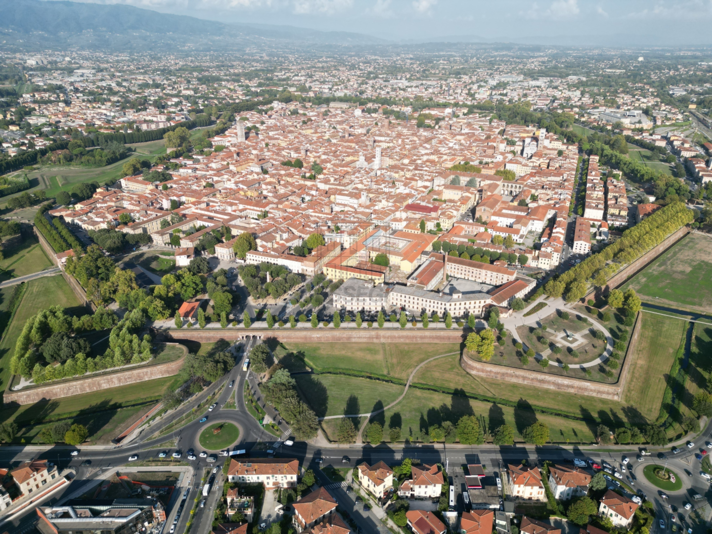 locale commerciale in vendita a Lucca in zona Centro Città