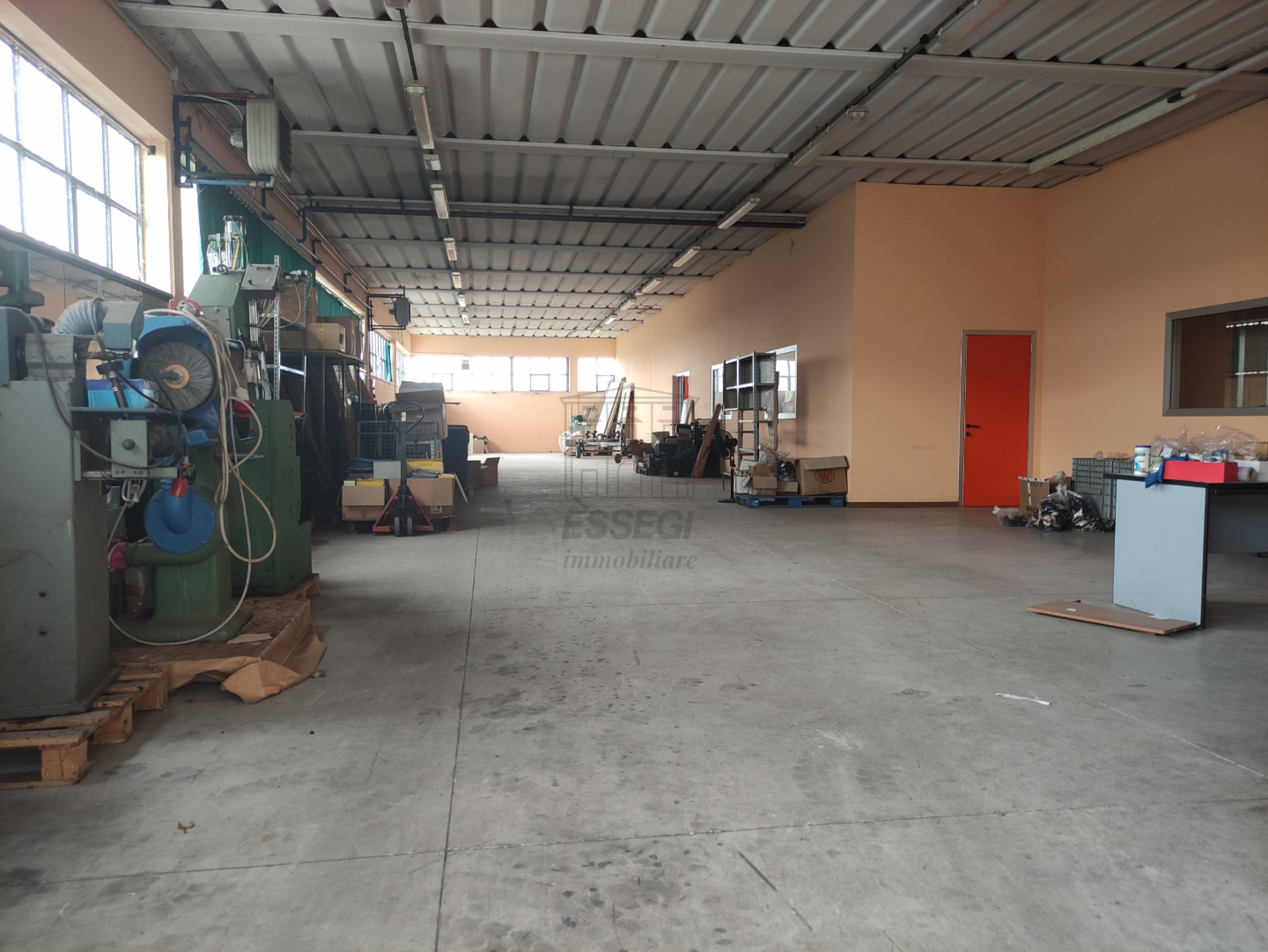 locale di sgombero in vendita a Porcari