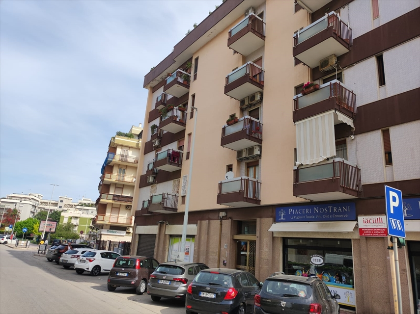 locale commerciale in vendita a Trani