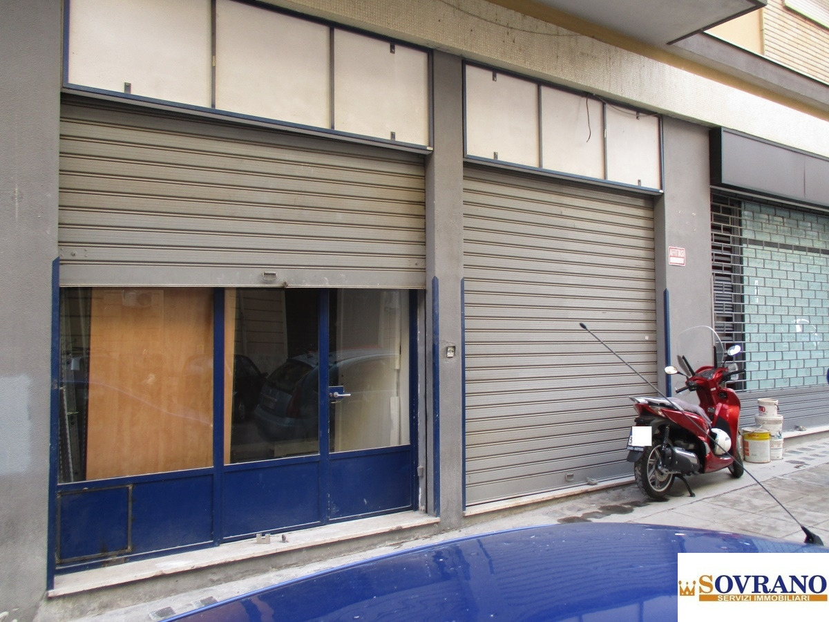 locale commerciale in vendita a Palermo in zona Libertà