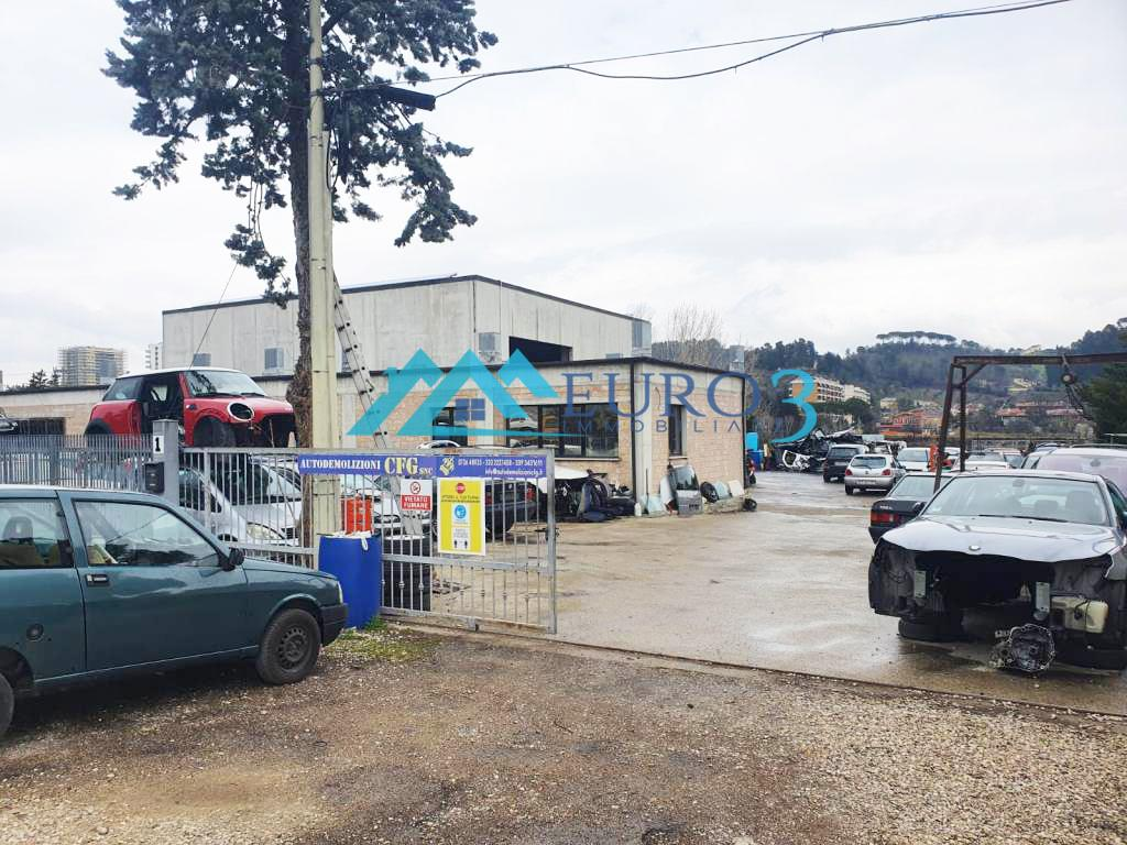 capannone in vendita ad Ascoli Piceno in zona Marino del Tronto