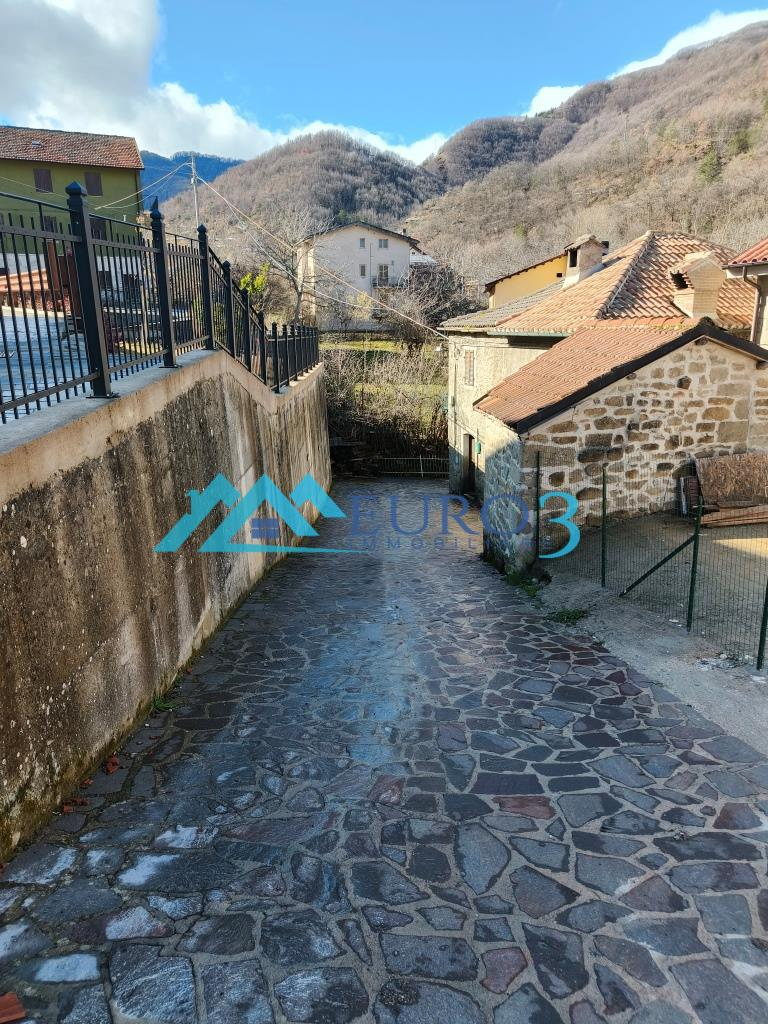 casa indipendente in vendita a Montegallo in zona Migliarelli