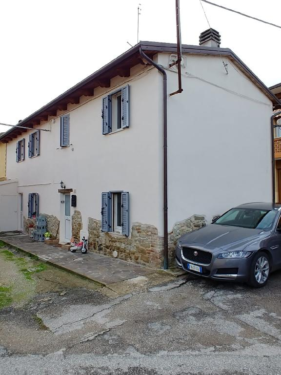 casa indipendente in vendita ad Urbino in zona Ca' Mazzasette