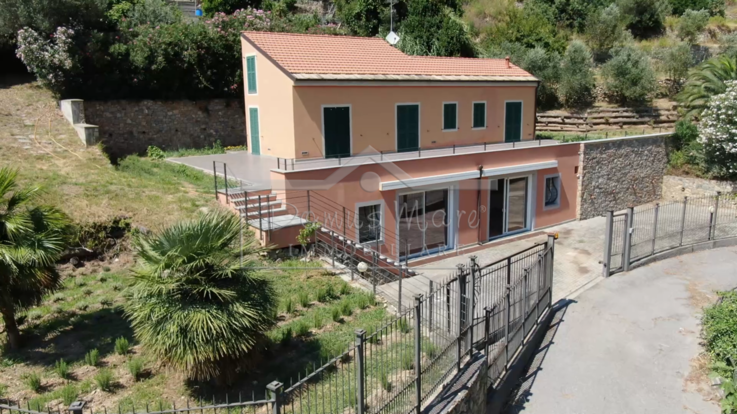 casa indipendente in vendita a Spotorno